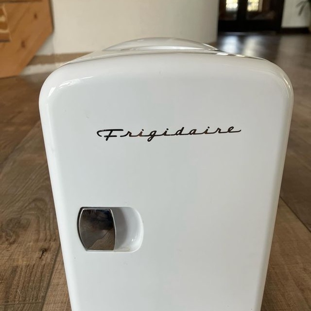 Mini fridge - Picture 4 of 7